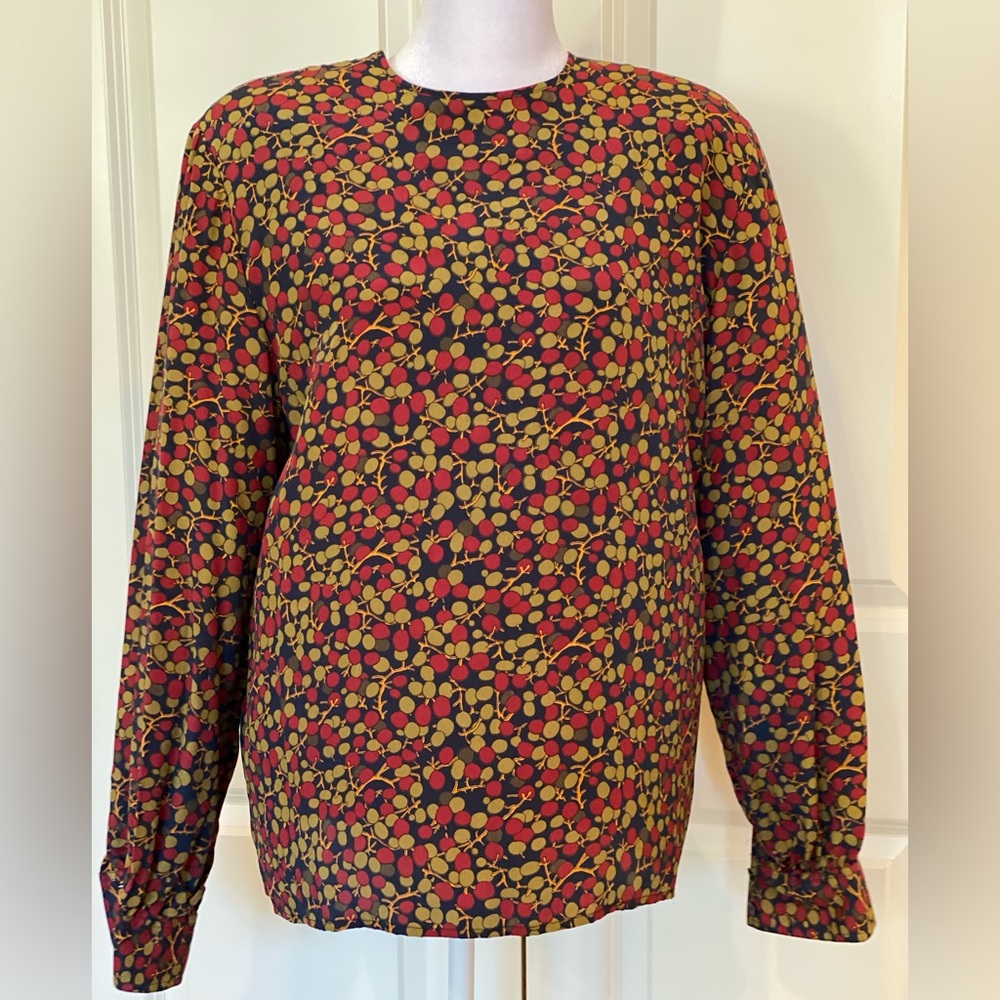 Bernard Holtzman for Harve Bernard Blouse. Women’s silk button back long sleeve.